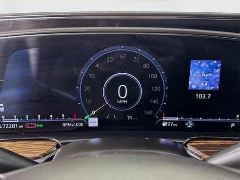 Used 2021 Cadillac Escalade ESV Premium Luxury image 10