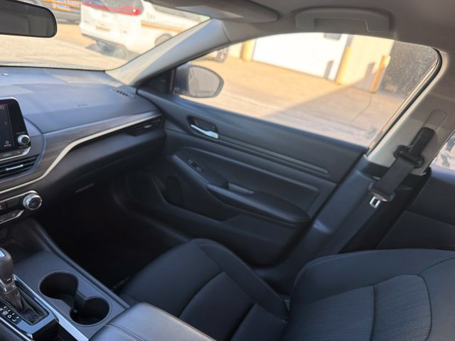 Used 2025 Nissan Altima 2.5 SV FWD image 18