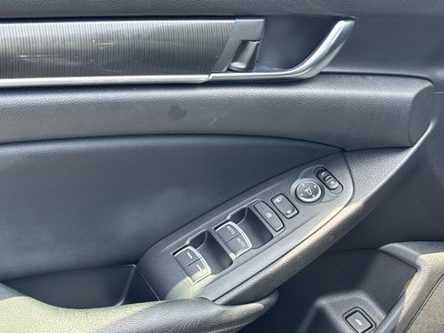 Used 2018 Honda Accord Sport image 14