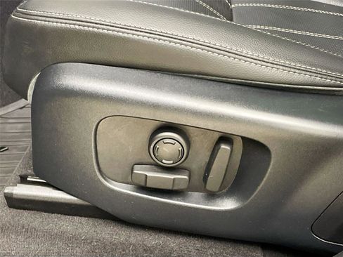 Used 2020 Land Rover Range Rover Velar S image 22