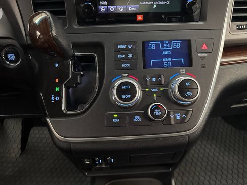 Used 2016 Toyota Sienna Limited AWD/4WD image 18