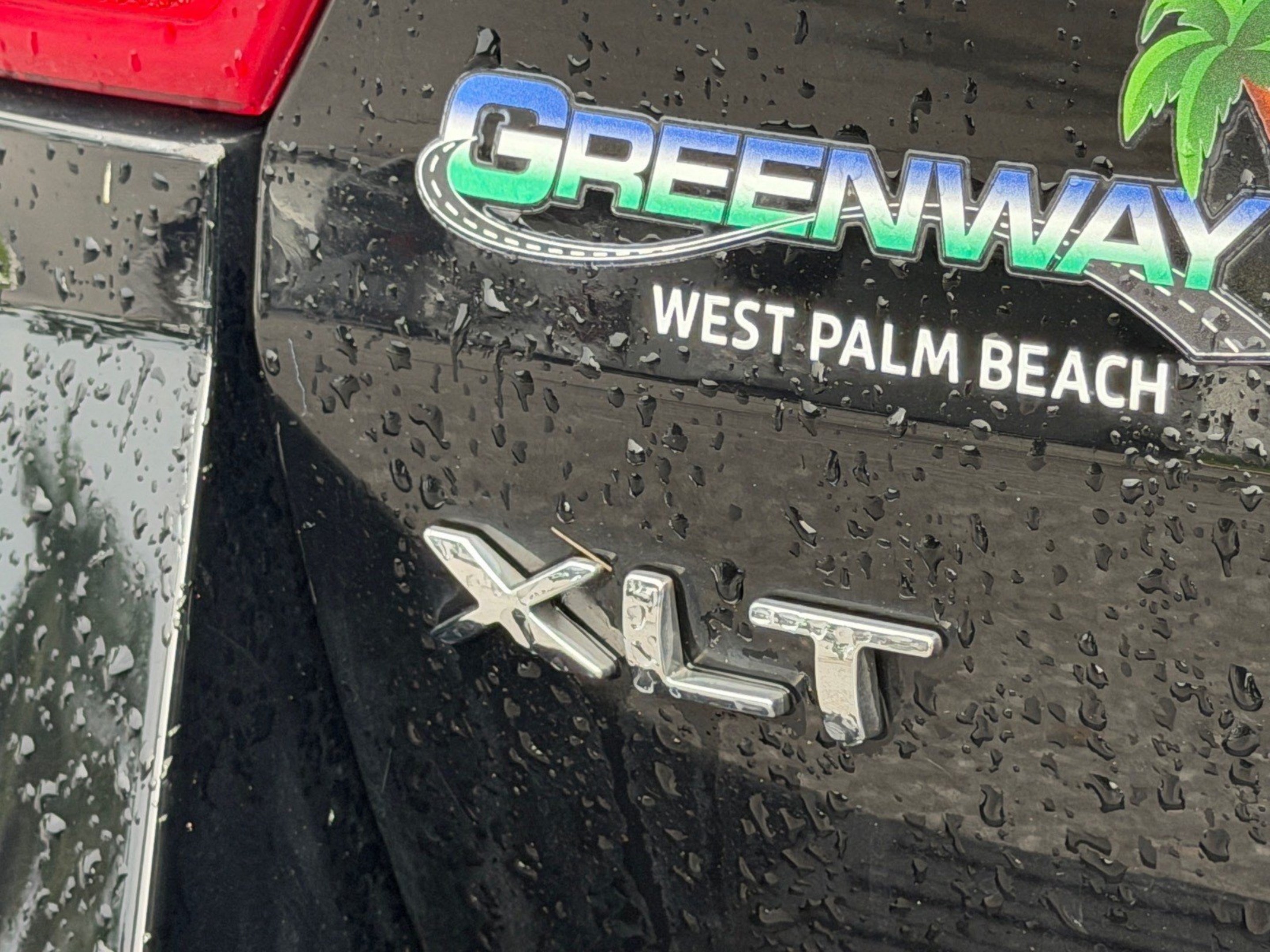 Used 2018 Ford Expedition XLT w/ Equipment Group 202A AWD/4WD image 16