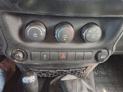 Used 2014 Jeep Wrangler Unlimited Sport AWD/4WD image 24
