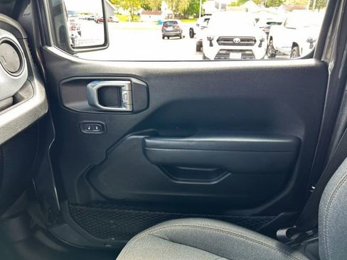 Used 2025 Jeep Wrangler Unlimited Sport AWD/4WD image 42