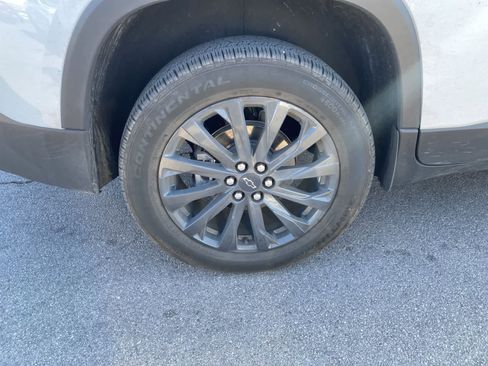 Used 2023 Chevrolet Traverse RS image 5