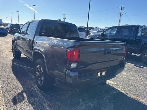 Used 2019 Toyota Tacoma SR5 image 4