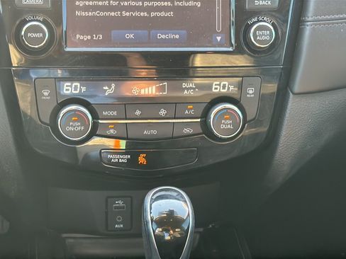Used 2017 Nissan Rogue SL w/ SL Premium Package FWD image 28