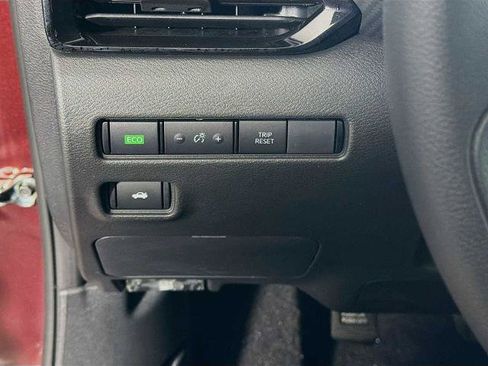 Certified 2025 Nissan Sentra SV FWD image 8