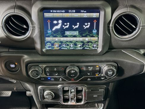 Used 2023 Jeep Wrangler Unlimited Sahara w/ Cold Weather Group AWD/4WD image 23