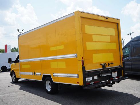 Used 2021 GMC Savana 3500 Extended w/ Power Convenience Package RWD image 7