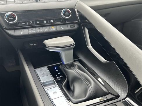 Certified 2024 Hyundai Elantra SEL w/ Convenience Package image 27