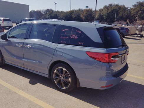 Used 2024 Honda Odyssey Elite image 3