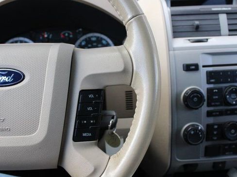 Used 2010 Ford Escape XLT image 11