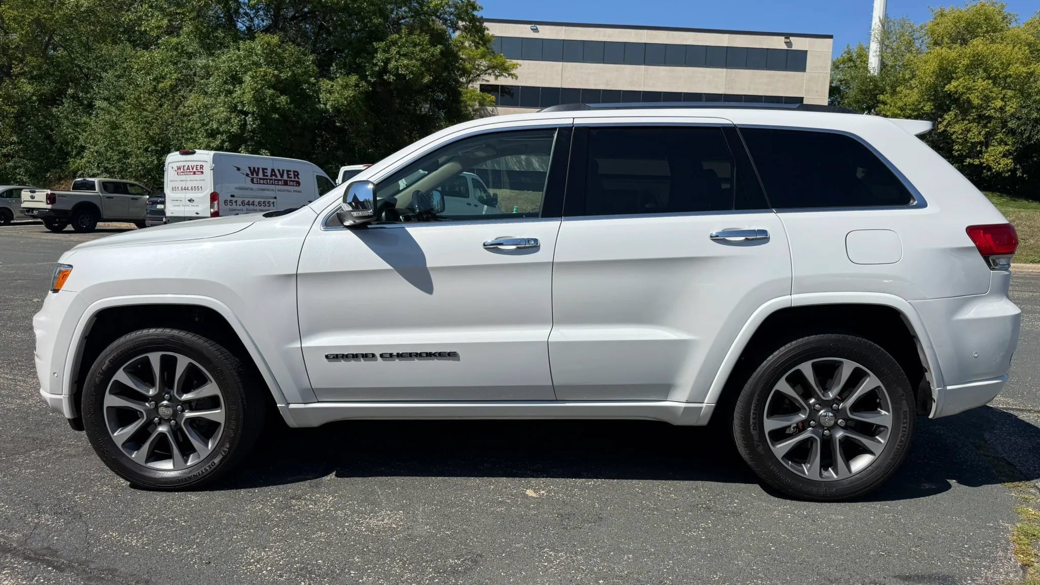 Used 2017 Jeep Grand Cherokee Overland w/ Jeep Active Safety Group AWD/4WD image 6
