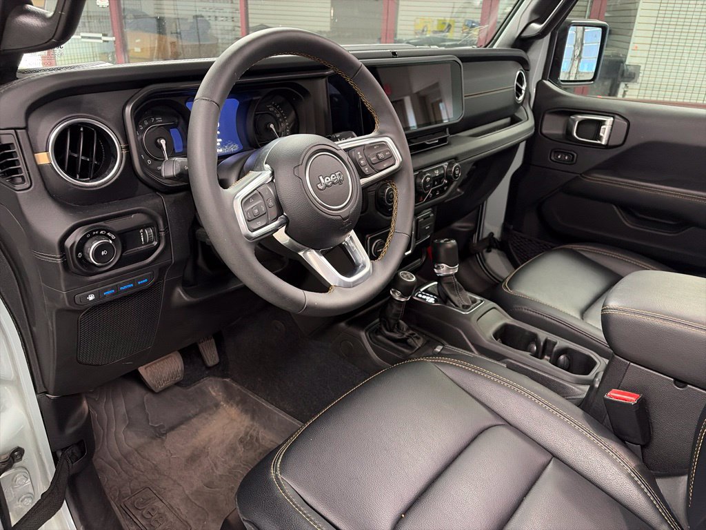 Used 2024 Jeep Wrangler Unlimited Sahara w/ Technology Group AWD/4WD image 4