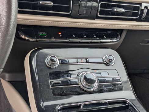 Used 2022 Lincoln Nautilus FWD w/ Premium Package image 18