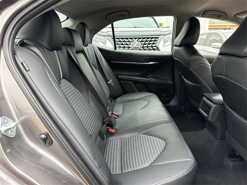 Used 2024 Toyota Camry SE image 29