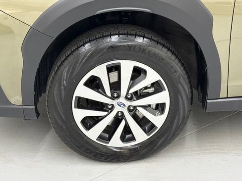 Used 2025 Subaru Outback Premium w/ Popular Package #1A image 10