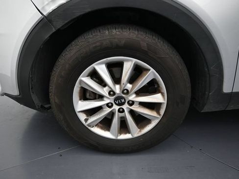 Used 2019 Kia Sorento L FWD image 9