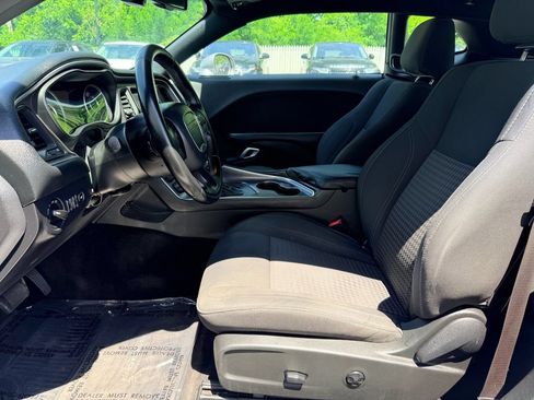 Used 2015 Dodge Challenger SXT RWD image 12