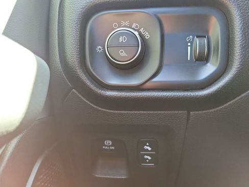 Used 2022 RAM 1500 Big Horn AWD/4WD image 29