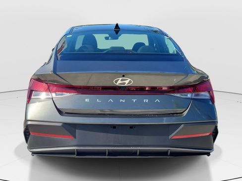 Used 2024 Hyundai Elantra SEL FWD image 6
