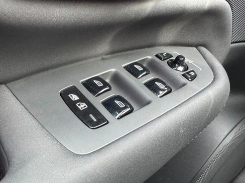 Certified 2025 Volvo XC90 B5 Plus image 23