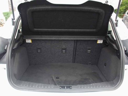 Used 2015 Ford Focus SE FWD image 9
