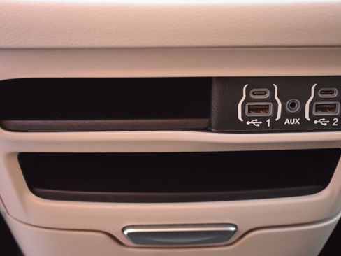 Used 2023 Chrysler Pacifica Touring-L FWD image 28