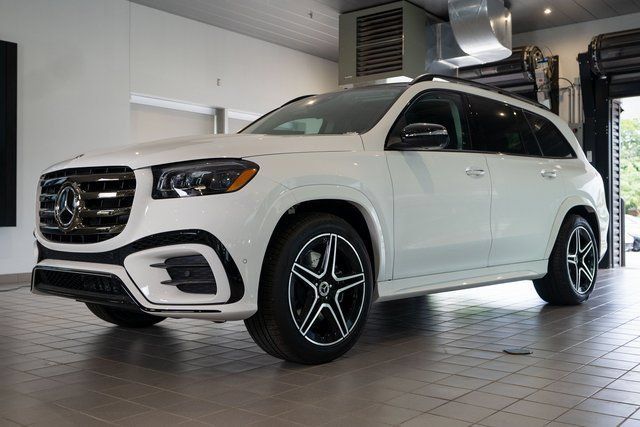 Used 2026 Mercedes-Benz GLS 450 4MATIC image 3