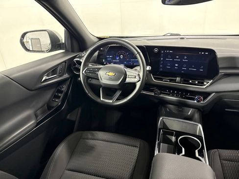 Used 2025 Chevrolet Equinox LT AWD/4WD image 17