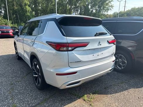 Used 2024 Mitsubishi Outlander SEL AWD/4WD image 3