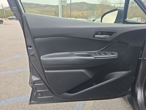 Used 2018 Toyota C-HR XLE image 16