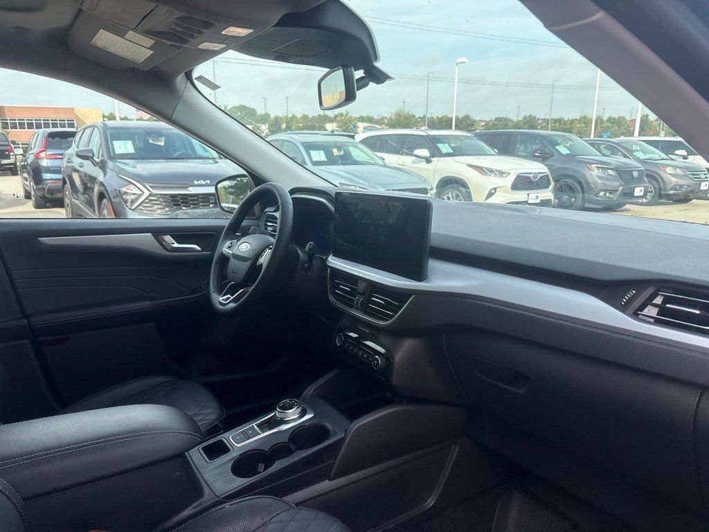Used 2024 Ford Escape Platinum w/ Premium Technology Package AWD/4WD image 25