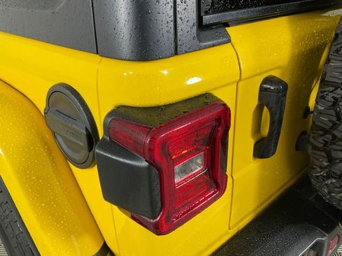 Used 2021 Jeep Wrangler Unlimited Rubicon AWD/4WD image 18