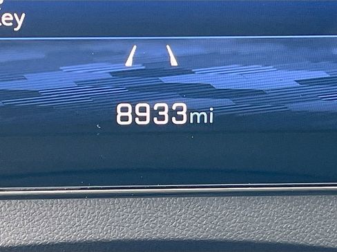 Used 2024 Chevrolet Traverse Z71 image 12