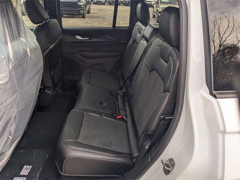 New 2025 Jeep Grand Cherokee Altitude image 11