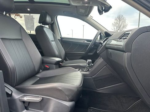 Used 2022 Volkswagen Tiguan SE image 16