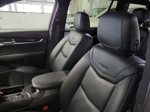 Certified 2023 Cadillac XT6 Premium Luxury image 11