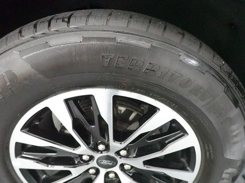 Certified 2025 Ford Expedition Platinum AWD/4WD image 39