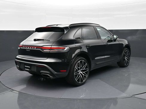 Certified 2025 Porsche Macan AWD/4WD image 28