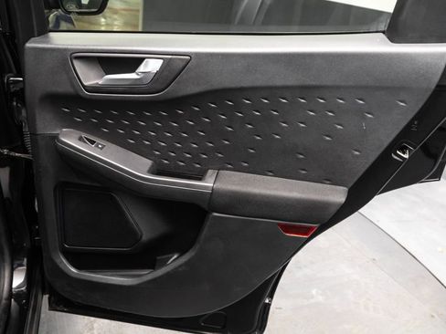 Used 2020 Ford Escape SE image 31