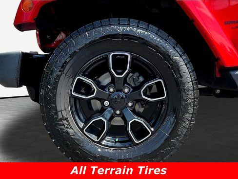 Used 2018 Jeep Wrangler Unlimited Sahara AWD/4WD image 32