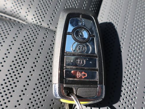 Used 2025 Lincoln Nautilus Reserve AWD/4WD image 35
