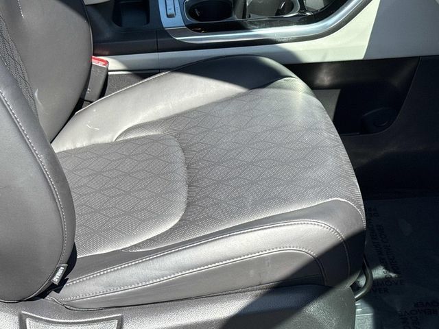 Used 2024 Kia Carnival EX FWD image 8