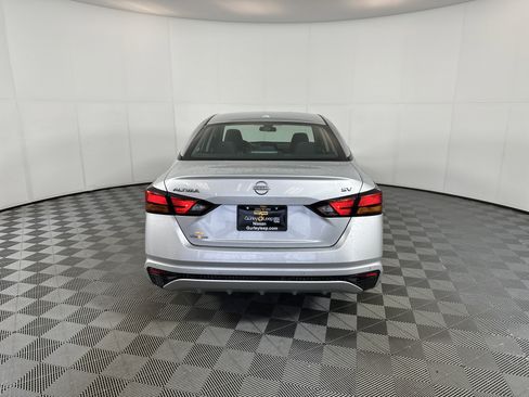 Used 2024 Nissan Altima 2.5 SV image 9