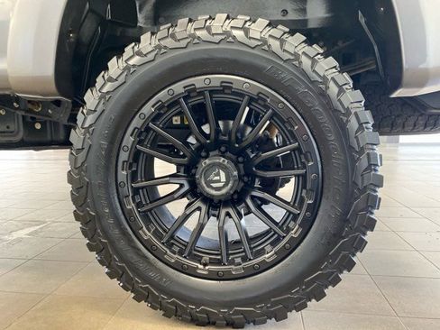 Used 2022 Ford F250 Lariat w/ Black Appearance Package AWD/4WD image 28