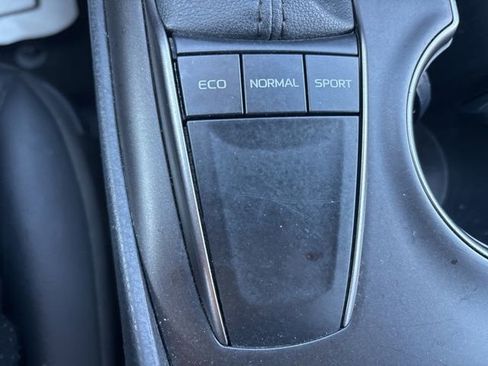 Used 2023 Toyota Camry SE image 13