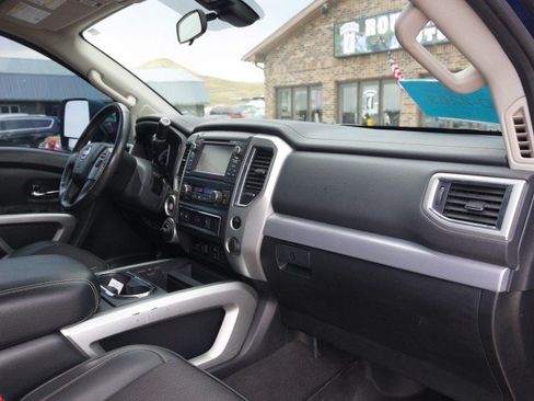 Used 2017 Nissan Titan PRO-4X AWD/4WD image 34