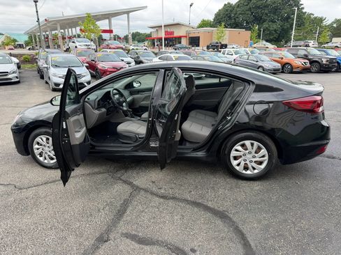 Used 2019 Hyundai Elantra SE FWD image 15